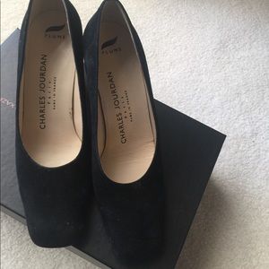 Charles Jourdan pump